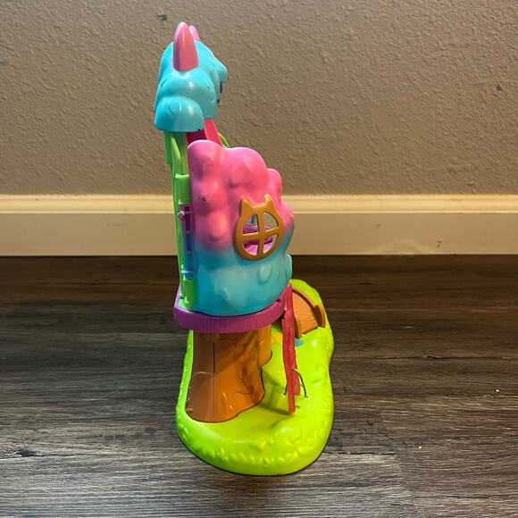 Gabby's Dollhouse Transforming Garden Treehouse & Kitty Karaoke Action Figures - Picture 3 of 10